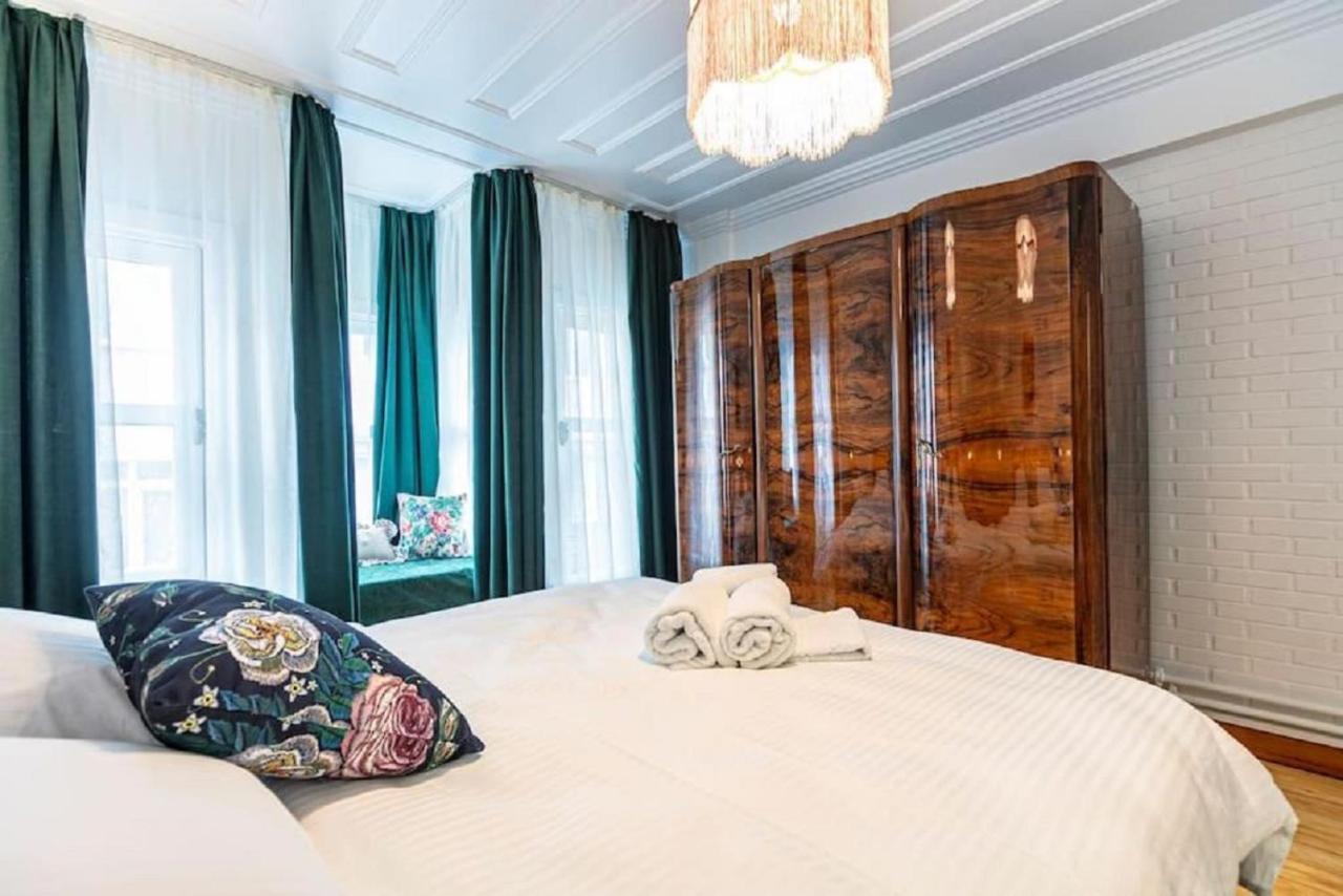 Historical 4-Br Home Steps From Besiktas Stadium & Bosphorus Views - Prime Nisantasi Location! Provincia di Provincia di Istanbul Esterno foto