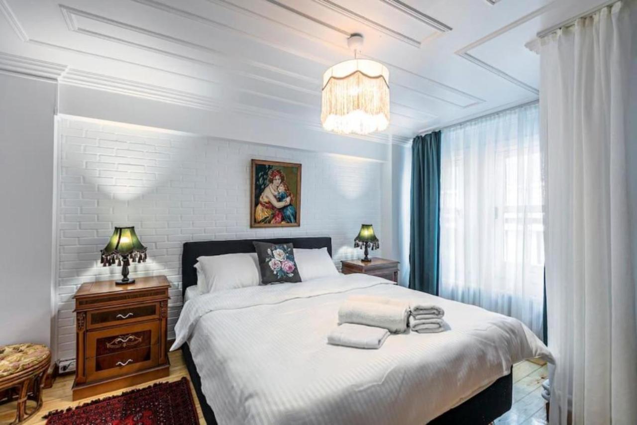 Historical 4-Br Home Steps From Besiktas Stadium & Bosphorus Views - Prime Nisantasi Location! Provincia di Provincia di Istanbul Esterno foto