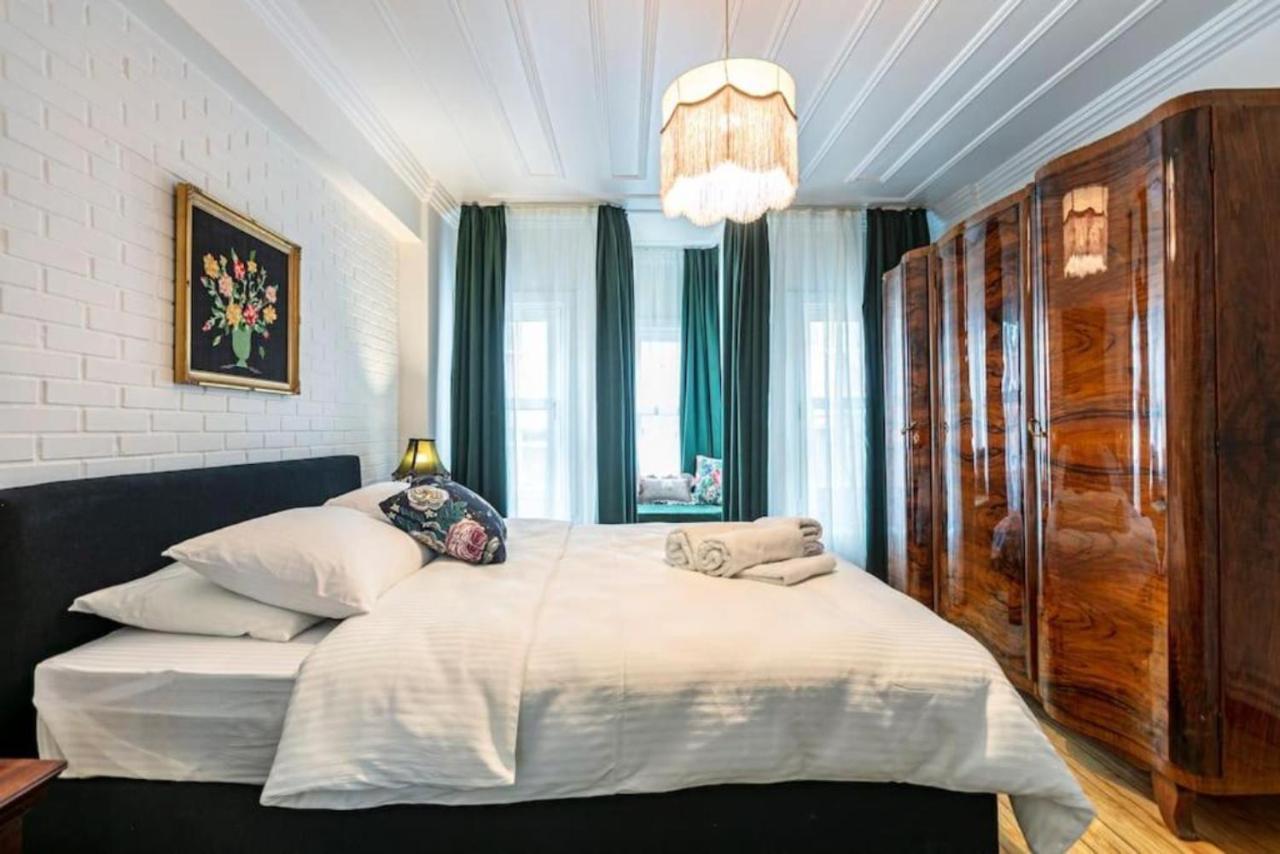 Historical 4-Br Home Steps From Besiktas Stadium & Bosphorus Views - Prime Nisantasi Location! Provincia di Provincia di Istanbul Esterno foto