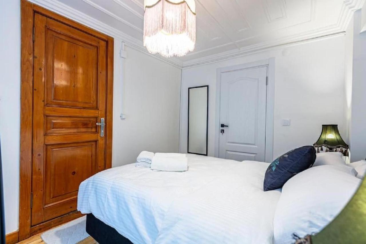 Historical 4-Br Home Steps From Besiktas Stadium & Bosphorus Views - Prime Nisantasi Location! Provincia di Provincia di Istanbul Esterno foto