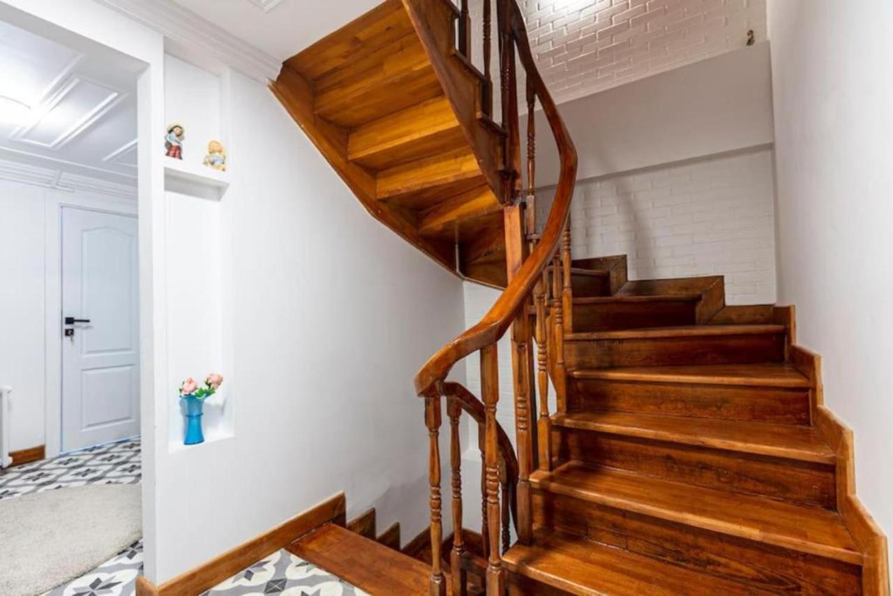 Historical 4-Br Home Steps From Besiktas Stadium & Bosphorus Views - Prime Nisantasi Location! Provincia di Provincia di Istanbul Esterno foto