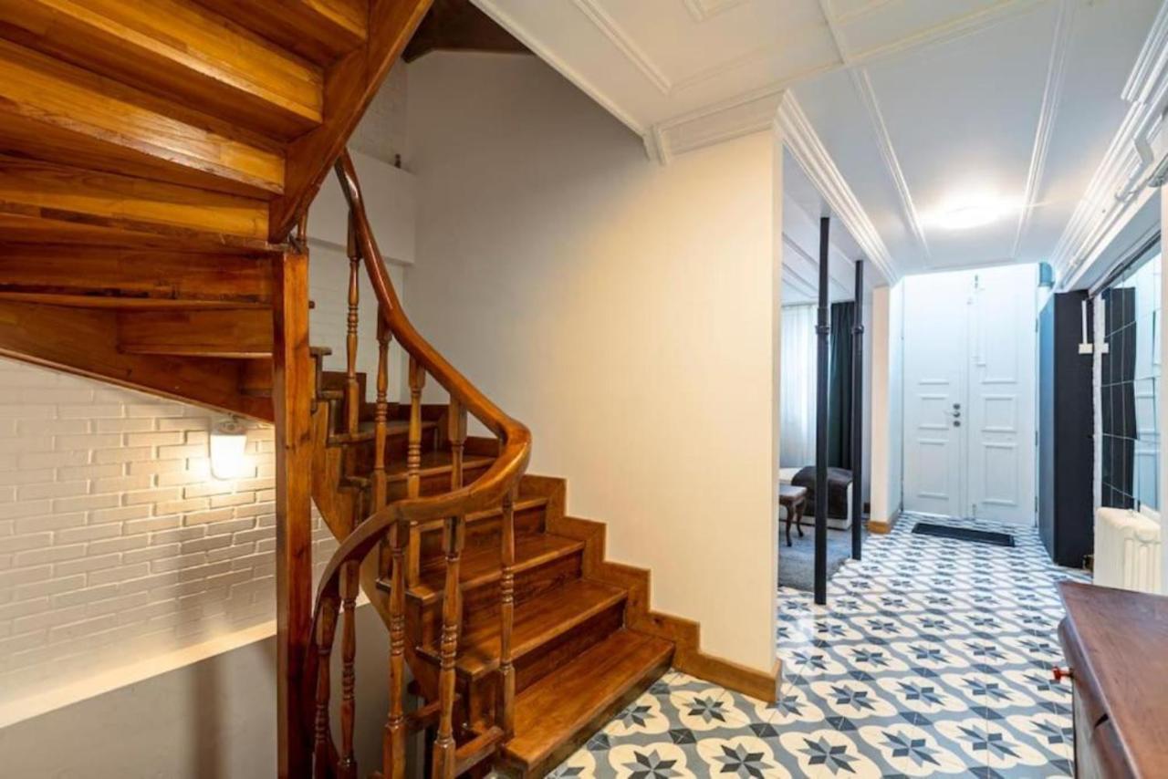 Historical 4-Br Home Steps From Besiktas Stadium & Bosphorus Views - Prime Nisantasi Location! Provincia di Provincia di Istanbul Esterno foto