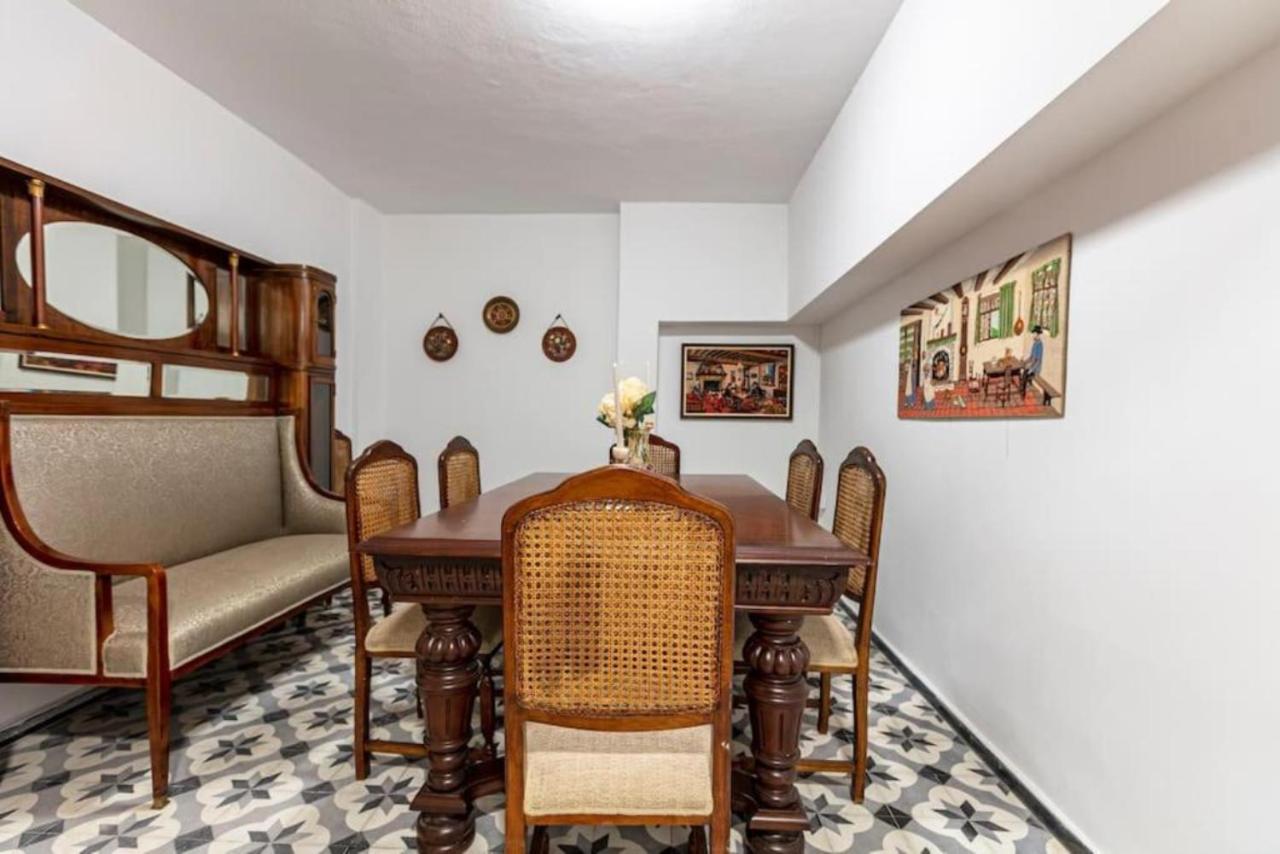 Historical 4-Br Home Steps From Besiktas Stadium & Bosphorus Views - Prime Nisantasi Location! Provincia di Provincia di Istanbul Esterno foto