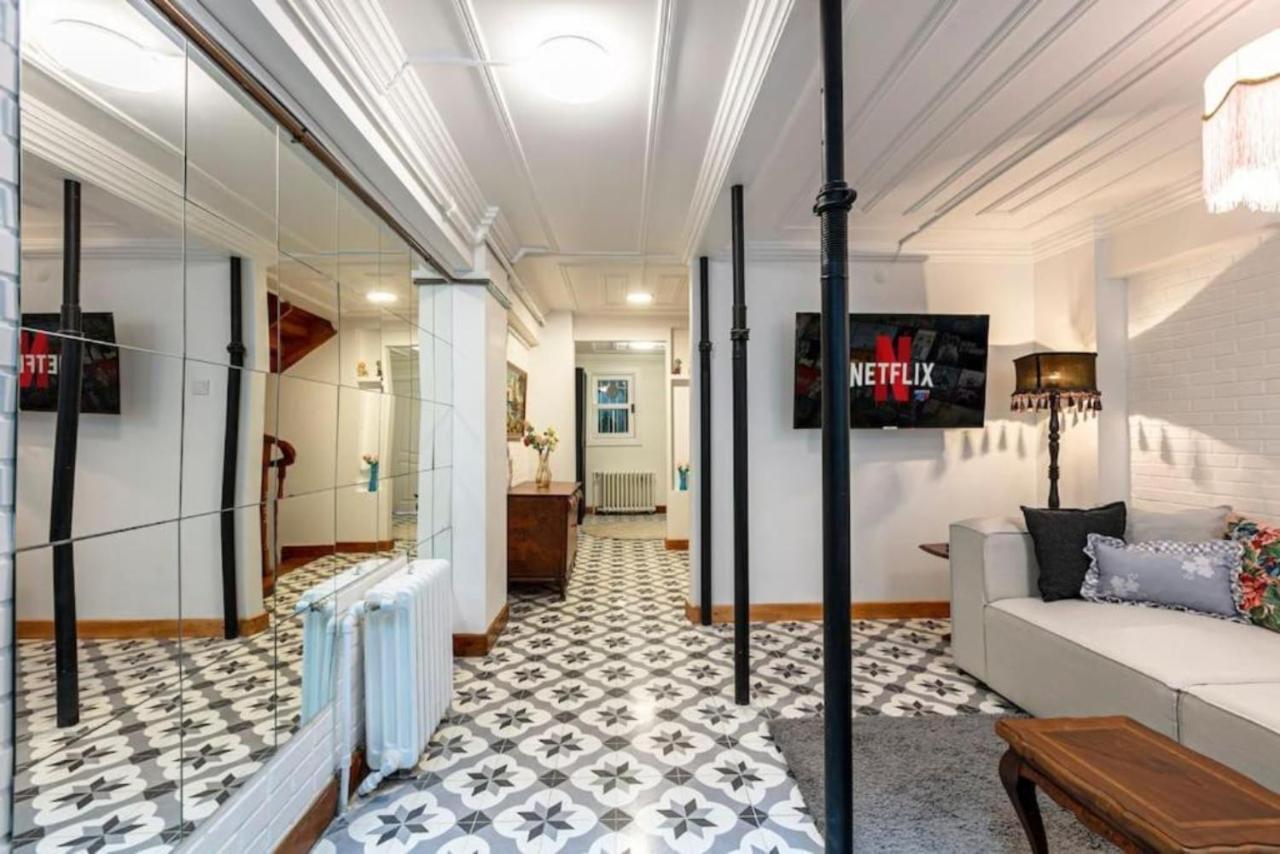 Historical 4-Br Home Steps From Besiktas Stadium & Bosphorus Views - Prime Nisantasi Location! Provincia di Provincia di Istanbul Esterno foto