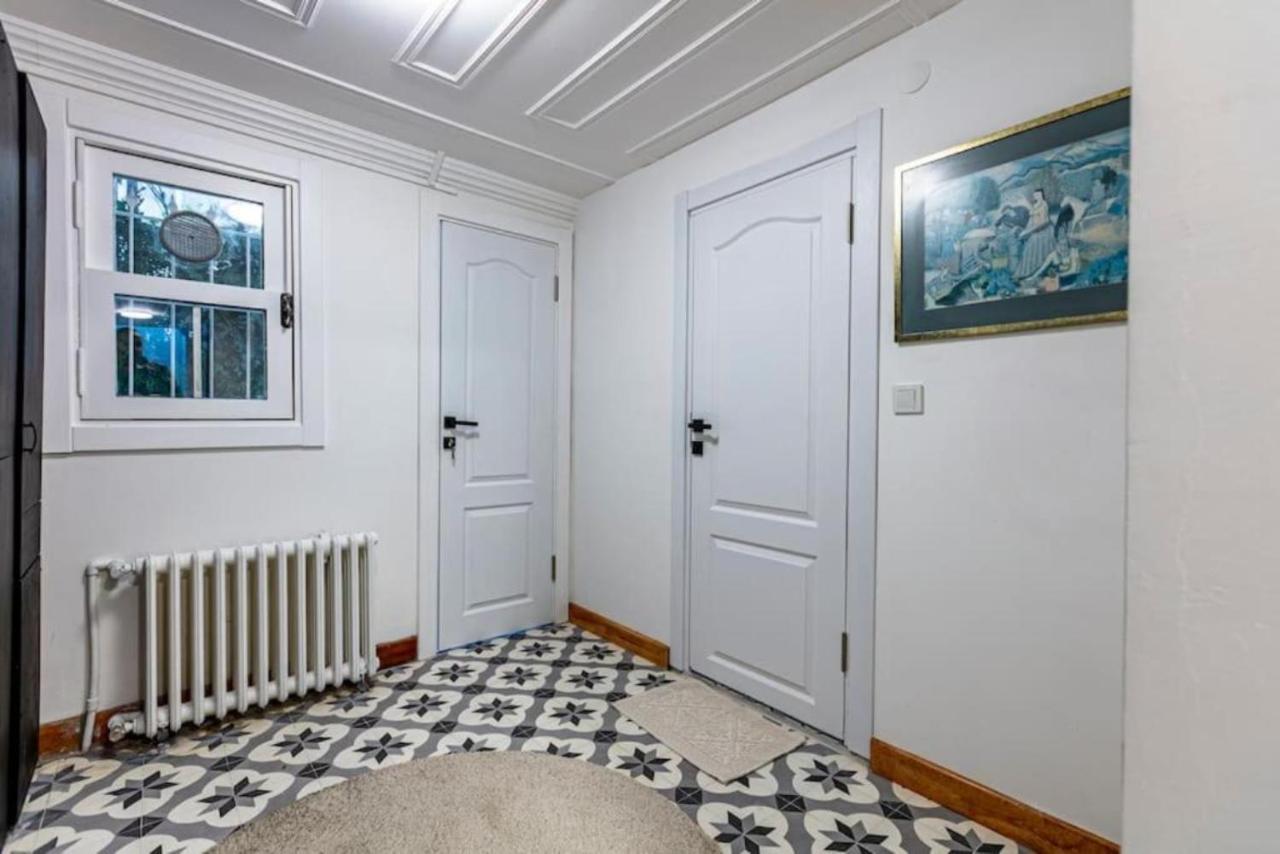 Historical 4-Br Home Steps From Besiktas Stadium & Bosphorus Views - Prime Nisantasi Location! Provincia di Provincia di Istanbul Esterno foto
