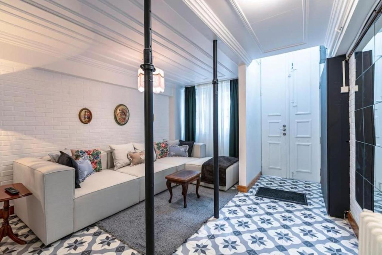 Historical 4-Br Home Steps From Besiktas Stadium & Bosphorus Views - Prime Nisantasi Location! Provincia di Provincia di Istanbul Esterno foto