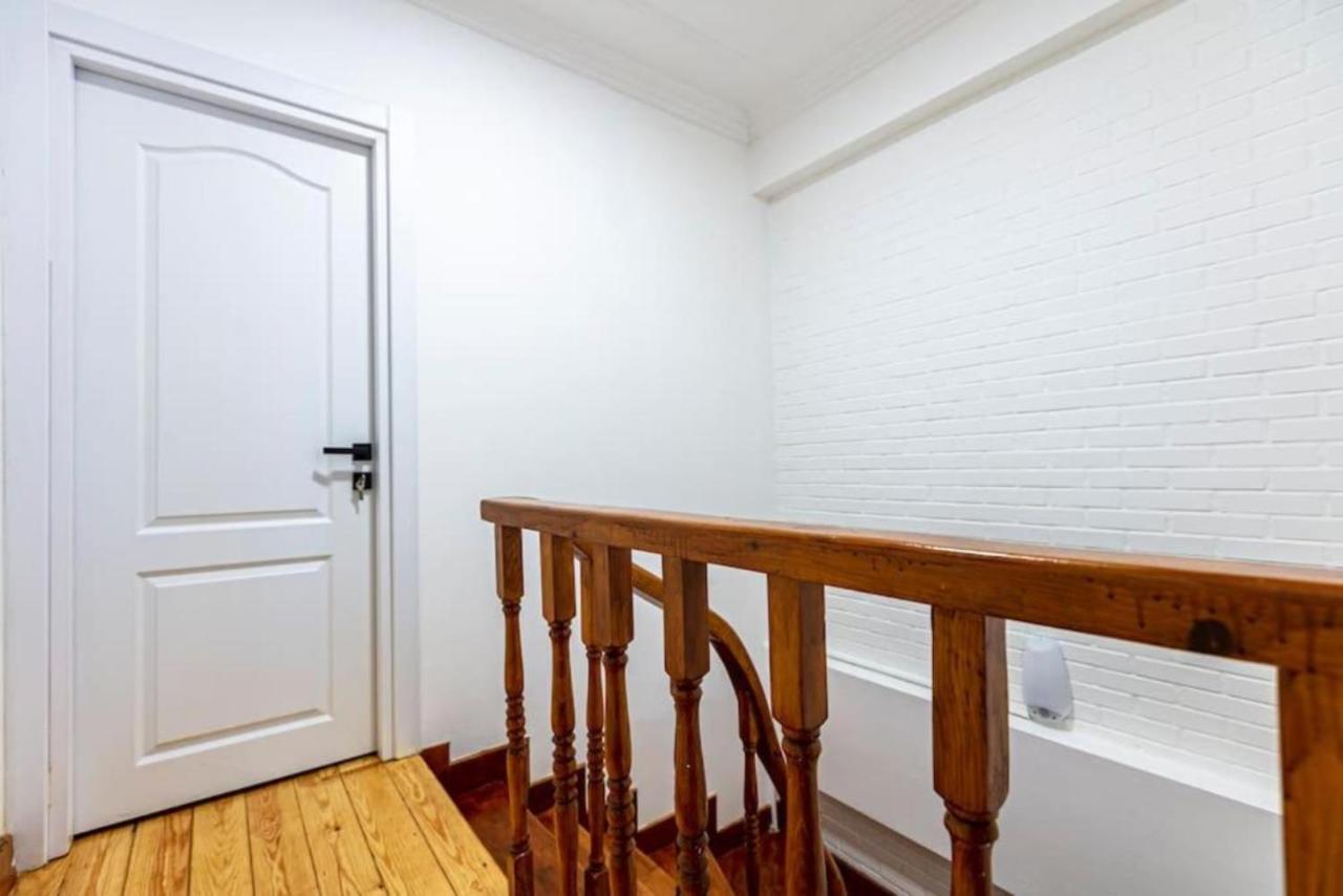 Historical 4-Br Home Steps From Besiktas Stadium & Bosphorus Views - Prime Nisantasi Location! Provincia di Provincia di Istanbul Esterno foto