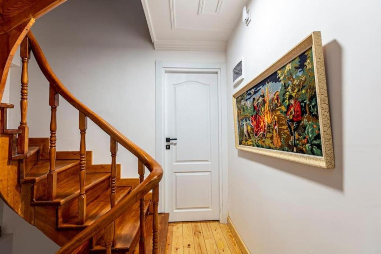 Historical 4-Br Home Steps From Besiktas Stadium & Bosphorus Views - Prime Nisantasi Location! Provincia di Provincia di Istanbul Esterno foto