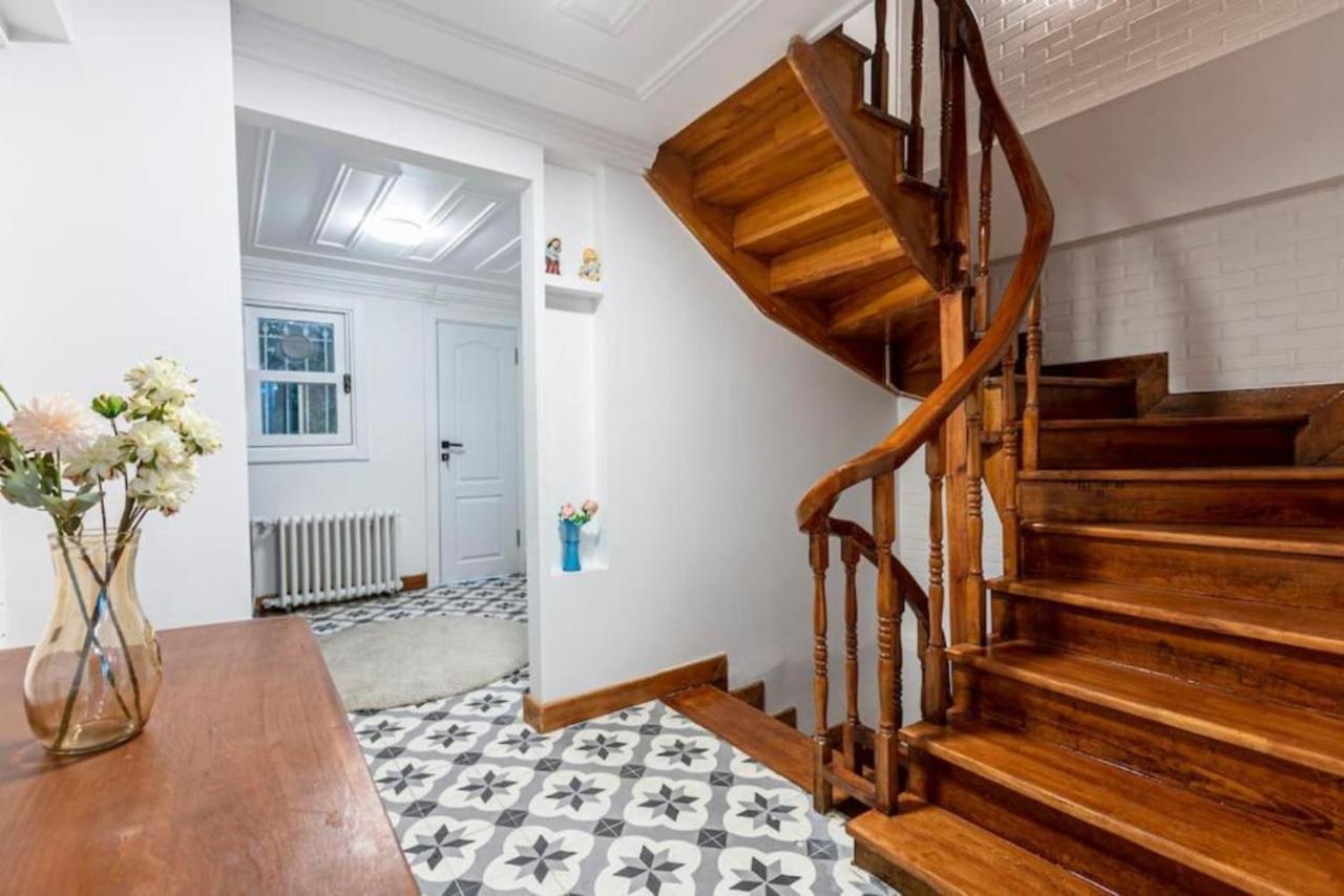 Historical 4-Br Home Steps From Besiktas Stadium & Bosphorus Views - Prime Nisantasi Location! Provincia di Provincia di Istanbul Esterno foto
