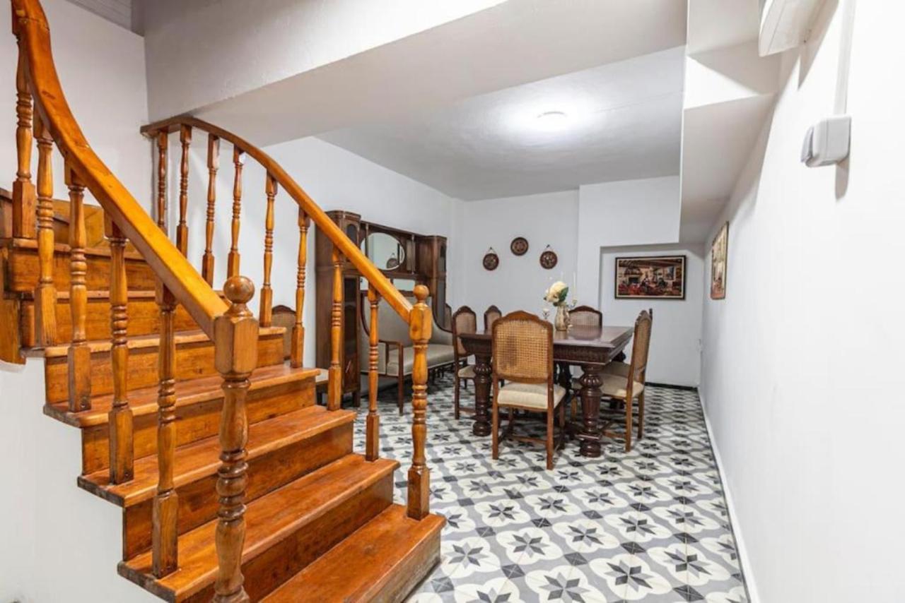 Historical 4-Br Home Steps From Besiktas Stadium & Bosphorus Views - Prime Nisantasi Location! Provincia di Provincia di Istanbul Esterno foto